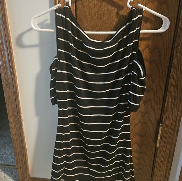 White House Black Market Off Shoulder Top - Picture 1 of 2